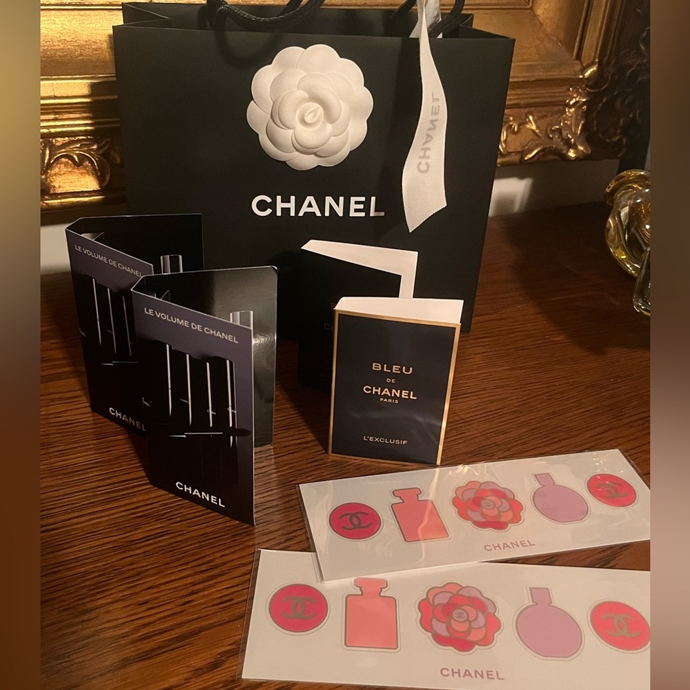 Chanel Black & White Gift Set - 2 Cologne Samples, 2 Mascara Sample, 2 Stickers